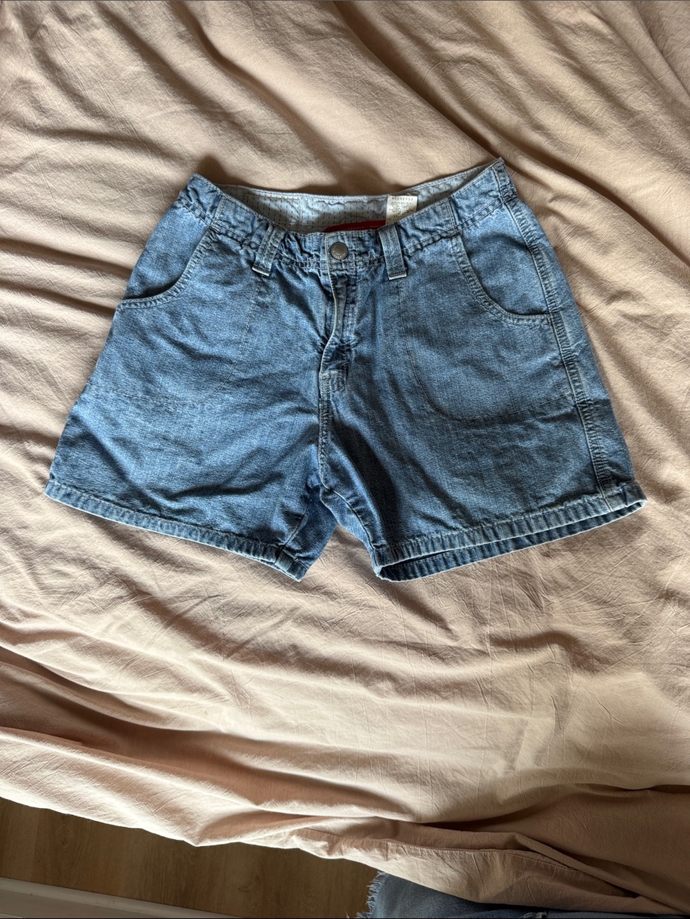 Levi’s Women’s Denim Shorts Size 6 Misses Medium Wash Classic
